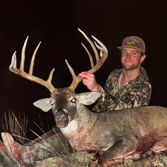 Levi Metten Texas Ranch Sales Associate Image 5